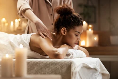 Massage à l'huile chaude